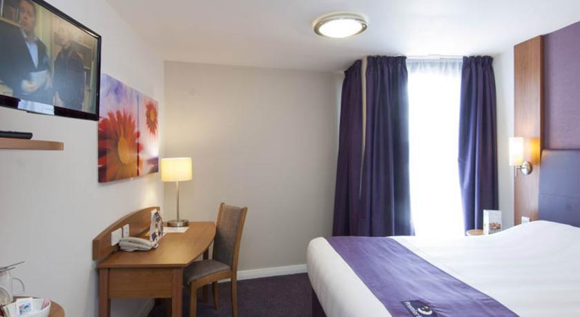Premier Inn Basingstoke West الغرفة الصورة