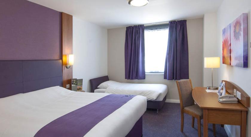 Premier Inn Basingstoke West الغرفة الصورة