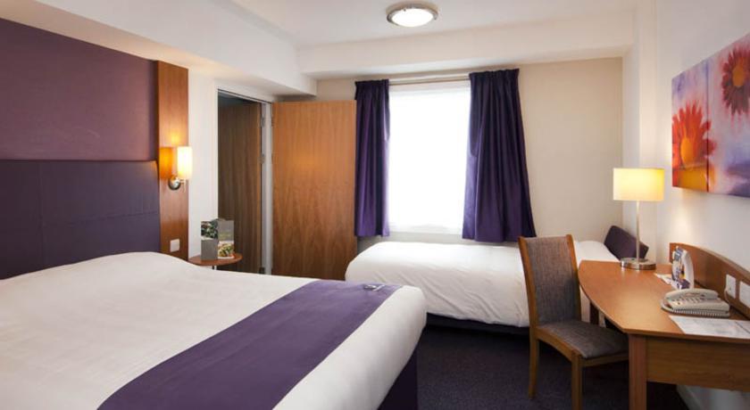 Premier Inn Basingstoke West الغرفة الصورة